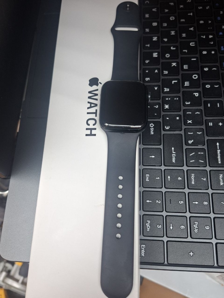 Часы Apple  SE 2  44 MM